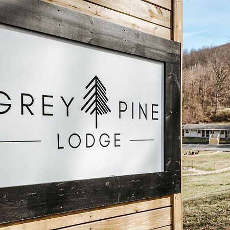 Grey Pine Lodge Waynesboro Eksteriør bilde